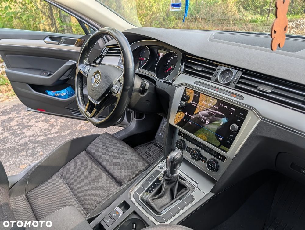 Volkswagen Passat 2.0 TDI SCR DSG Comfortline - 39