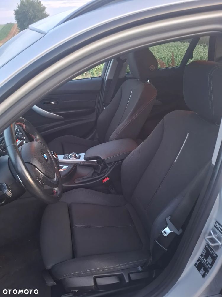 BMW Seria 3 320d Sport Line - 15