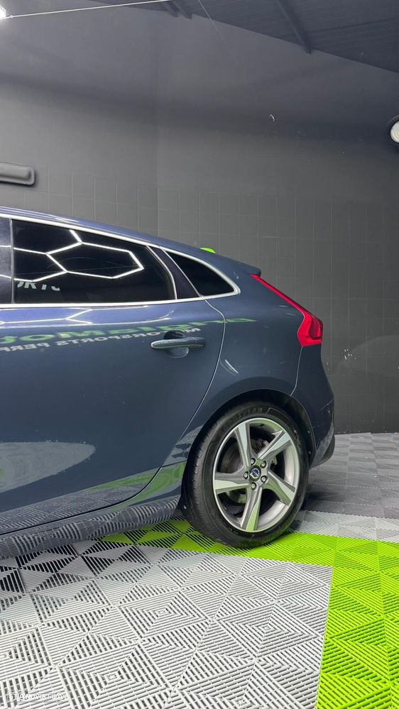 Volvo V40 D2 R Design - 11