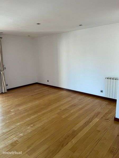 Excelente Apartamento T3 com Garagem Fechada (Box) no Centro - Grande imagem: 2/10