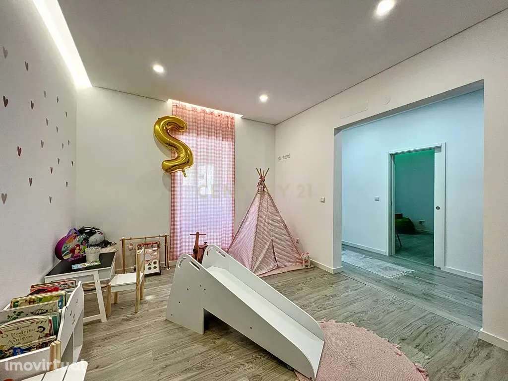 Moradia T4 Completamente Remodelada na Matriz da Ribeira Grande - Grande imagem: 5/33