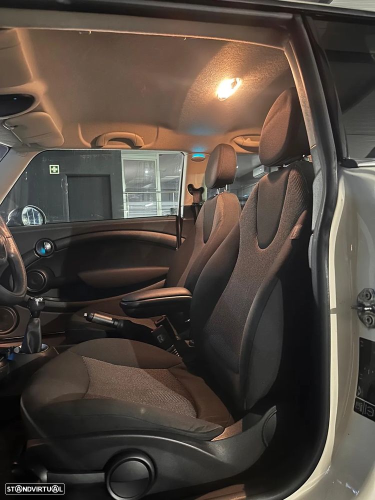 MINI 3 Portas One D - 12