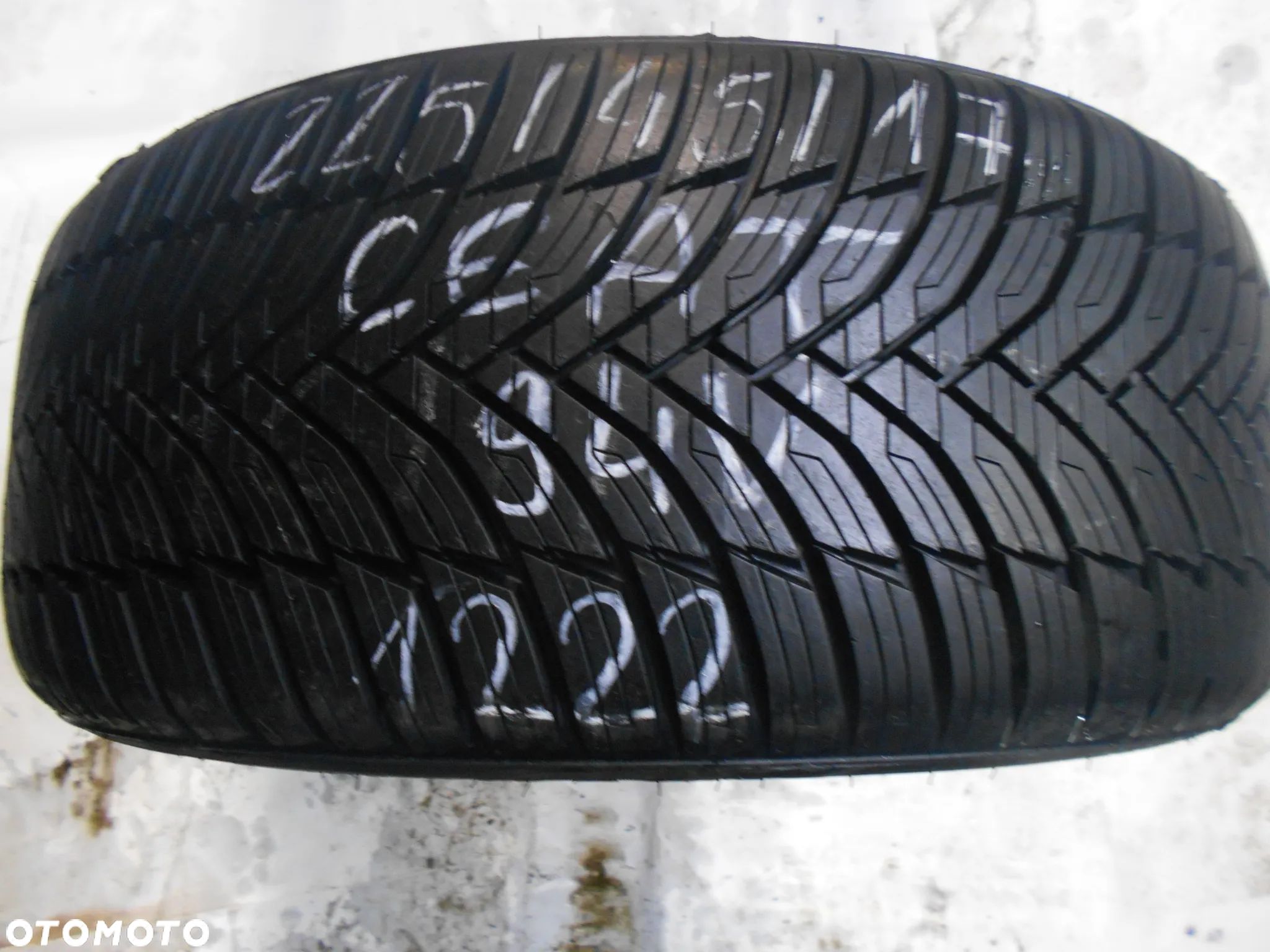 OPONA POJEDYNKA 225/45R17 CEAT 4SEASON DRIVE DOT 1222 8MM - 1