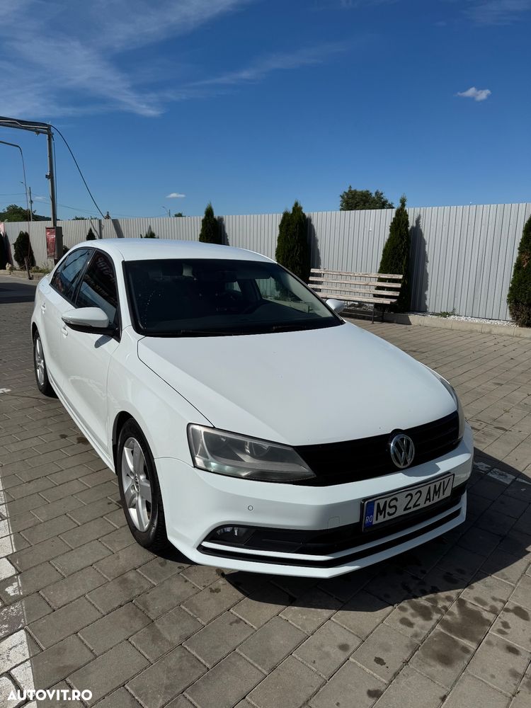 Volkswagen Jetta - 1
