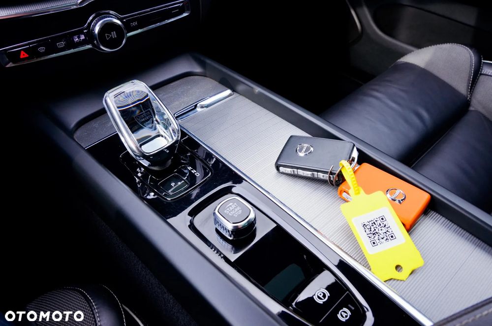 Volvo XC 60 T8 Plug-In Hybrid AWD Ultra Black Edition - 31