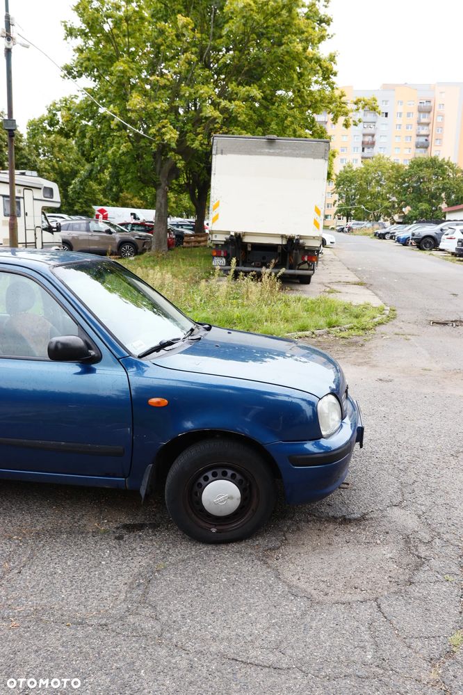 Nissan Micra 1.0 L - 11