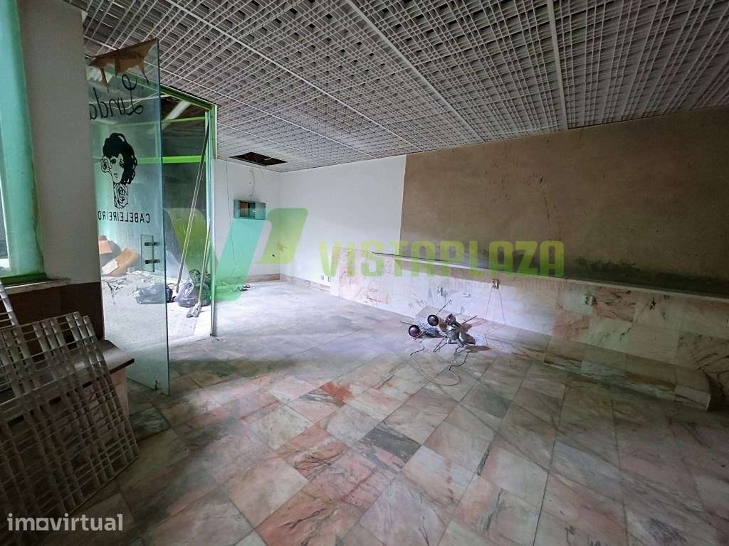 Oito Lojas em Cave Centro Comercial- Lagos - Grande imagem: 5/25