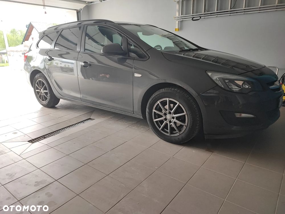 Opel Astra 1.6 Essentia - 1