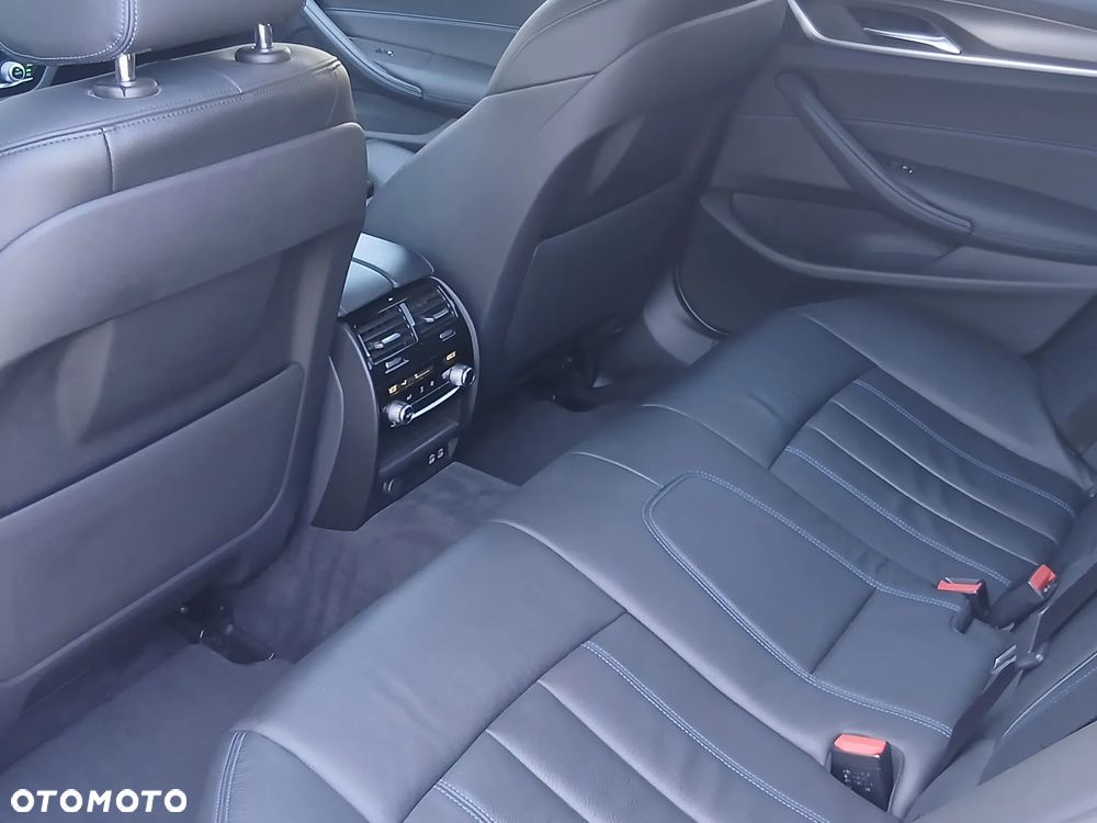 BMW Seria 5 530d xDrive mHEV M Sport sport - 30