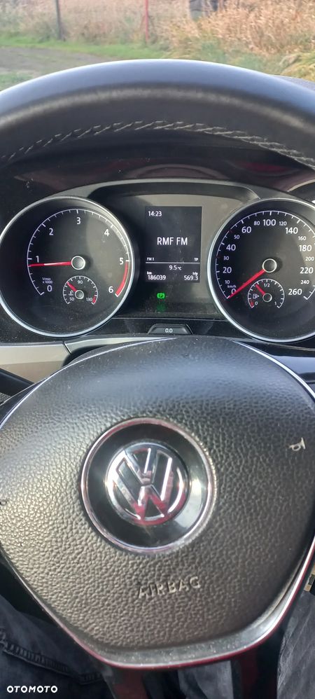Volkswagen Touran - 18