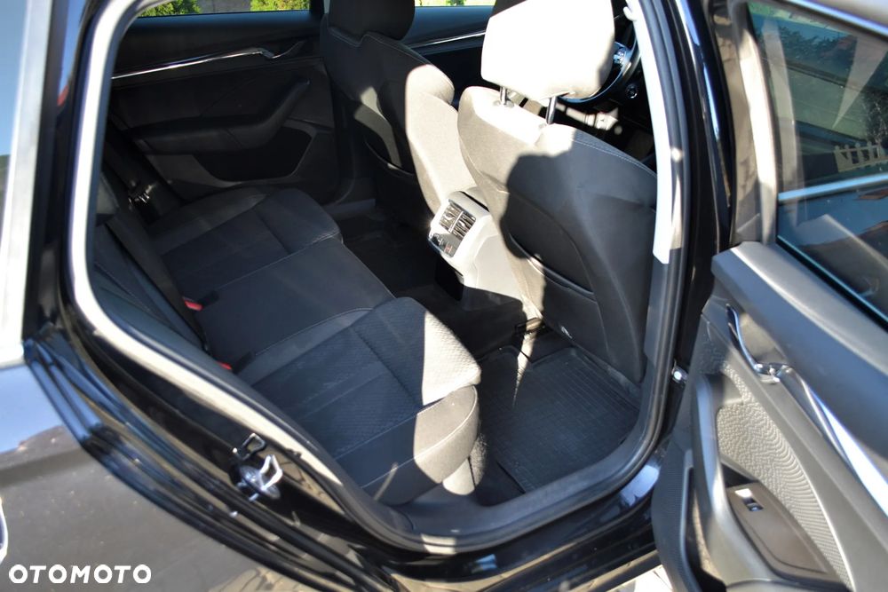 Skoda Octavia 2.0 TDI DSG Style - 36