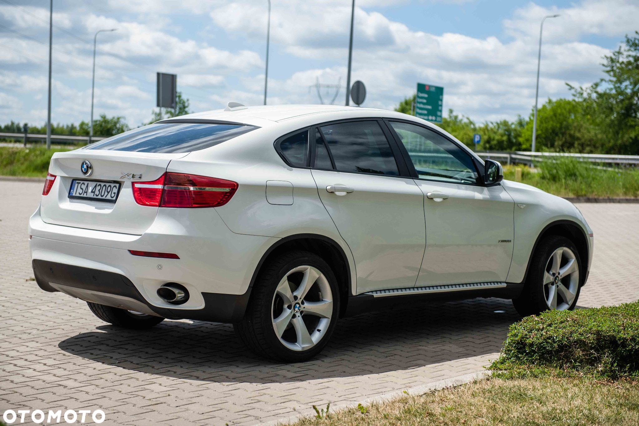 BMW X6 xDrive35i - 11