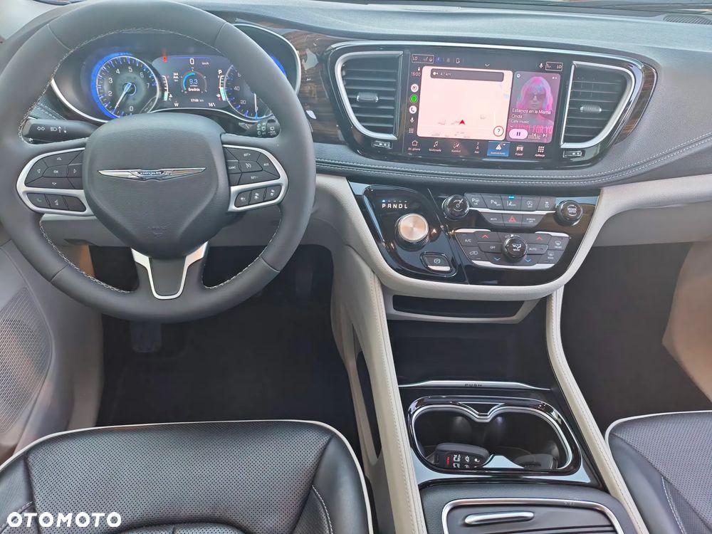 Chrysler Pacifica - 11