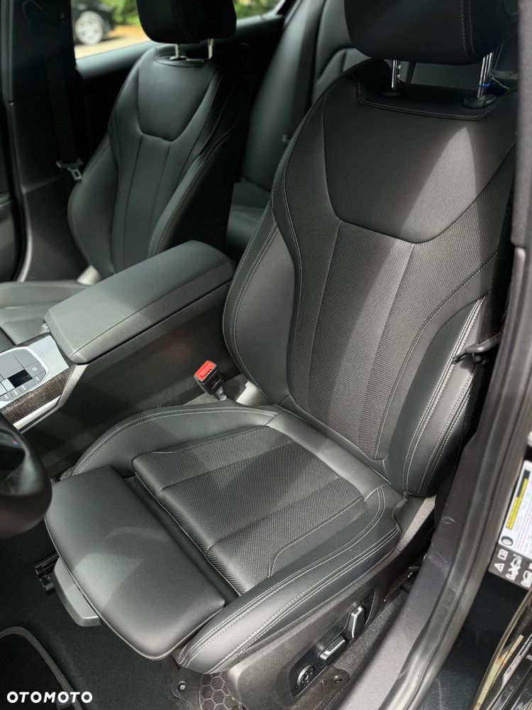 BMW Seria 3 M340i xDrive - 26