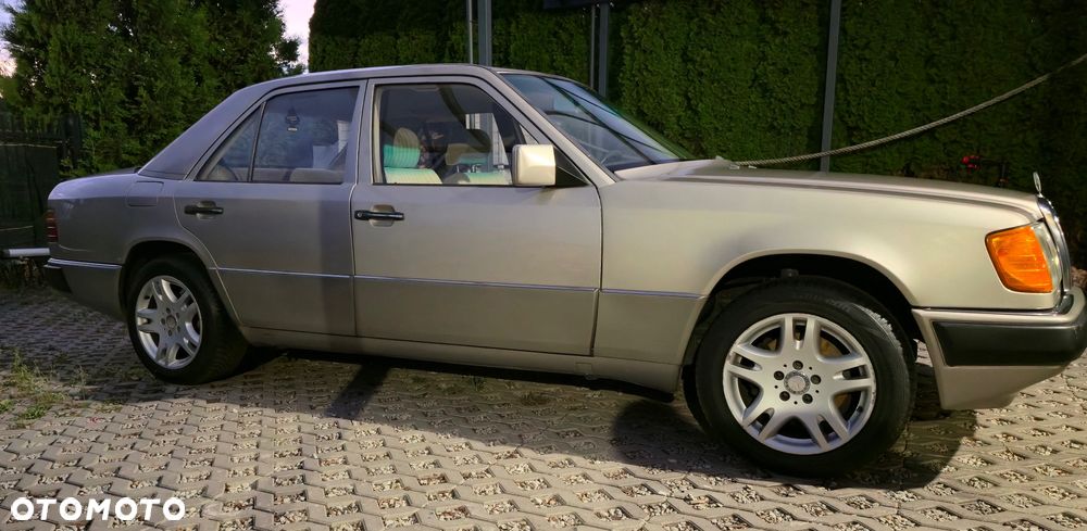 Mercedes-Benz W124 (1984-1993) - 36