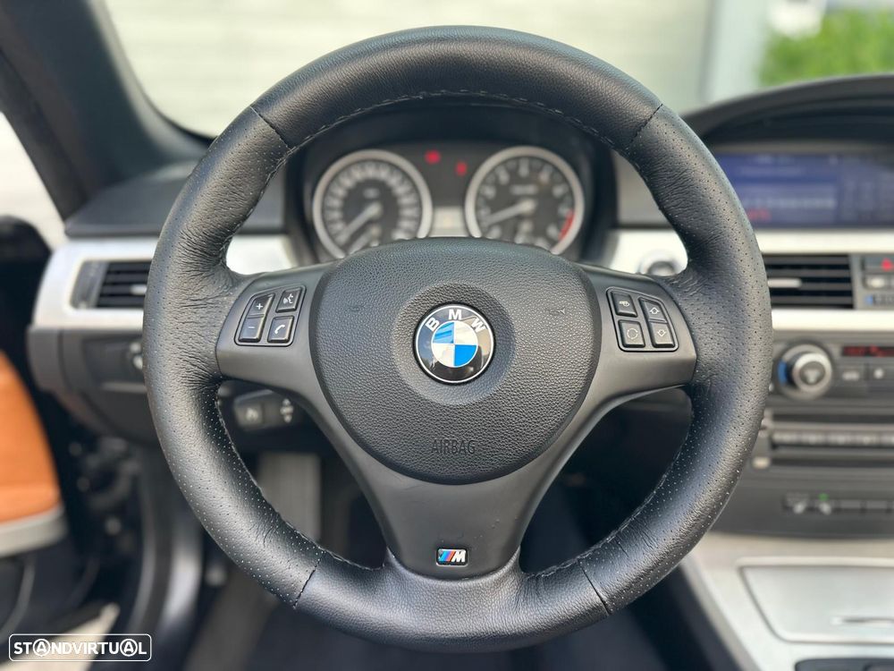 BMW 330 i Auto - 12