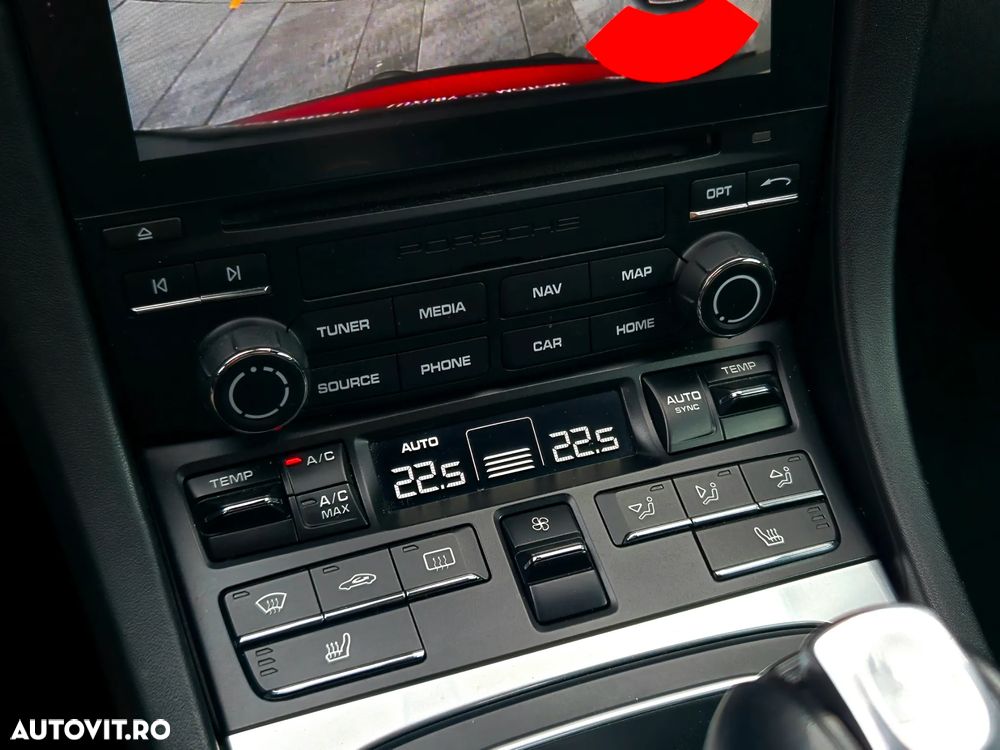 Porsche 911 Carrera 4 PDK - 11