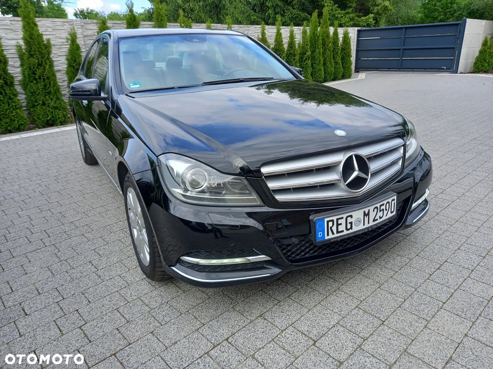 Mercedes-Benz Klasa C 200 CGI BlueEFFICIENCY Avantgarde - 2