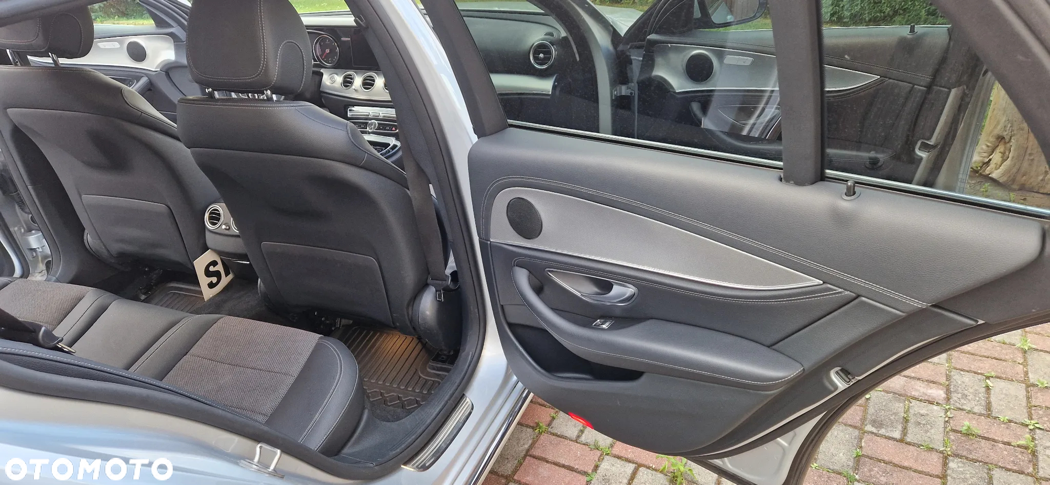 Mercedes-Benz Klasa E 220 d T 9G-TRONIC - 27