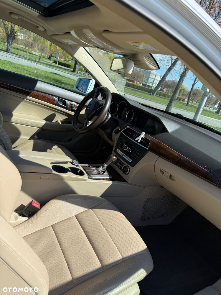 Mercedes-Benz Klasa C 250 CGI BlueEff - 9
