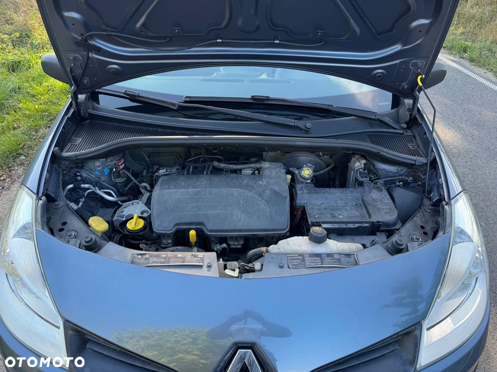 Renault Clio 1.2 16V Alize - 19
