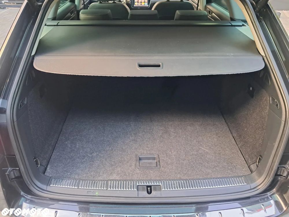 Skoda Superb 2.0 TDI DSG Premium Edition - 38