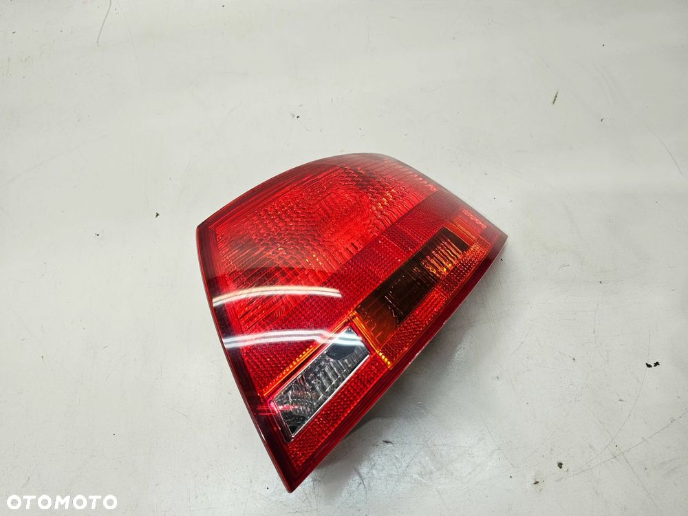 LAMPA PRAWY TYŁ W BŁOTNIK AUDI A4 B7 KOMBI AVANT 8E9945096E ORYGINAŁ - 4