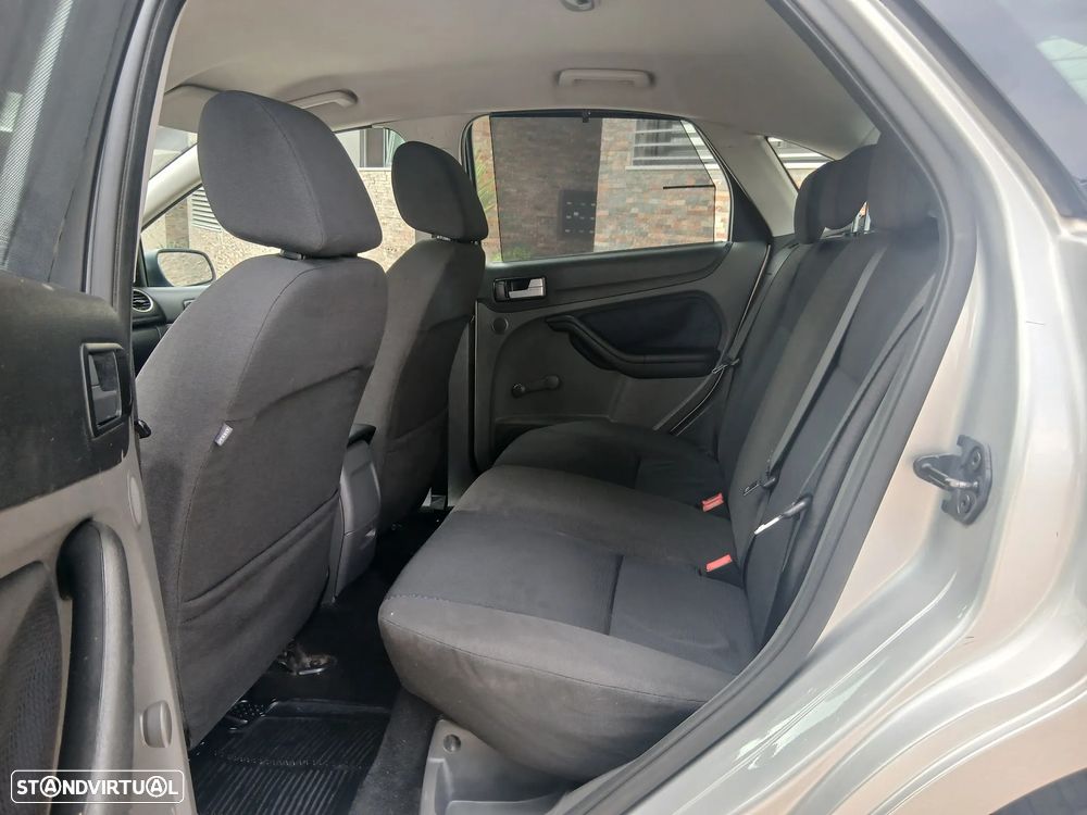 Ford Focus 1.6 TDCi Ghia - 8