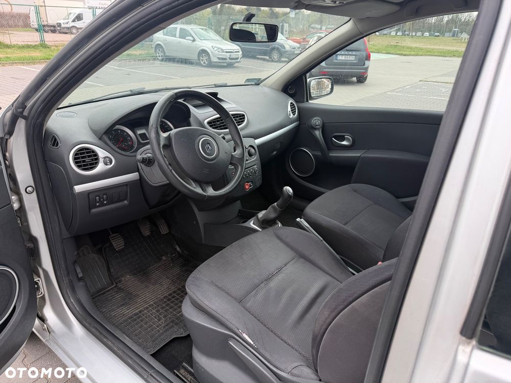 Renault Clio 1.2 16V 75 Expression - 13