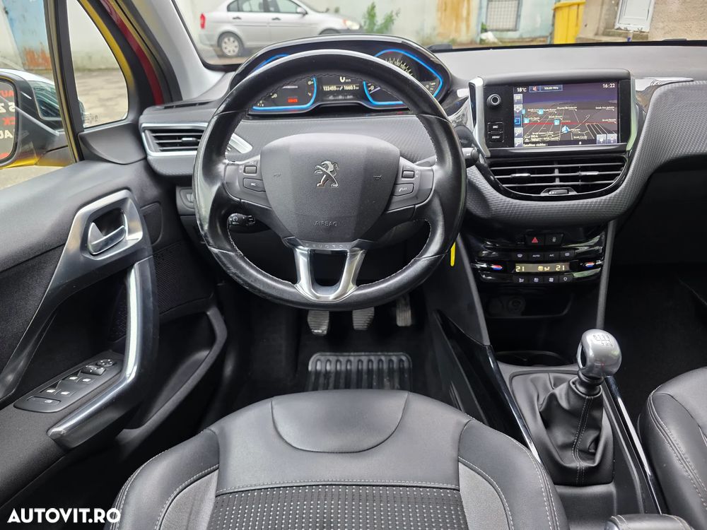 Peugeot 2008 1.2 L PureTech STT Allure - 15