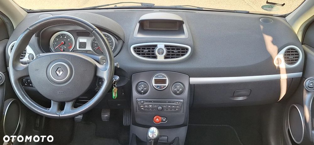 Renault Clio - 11