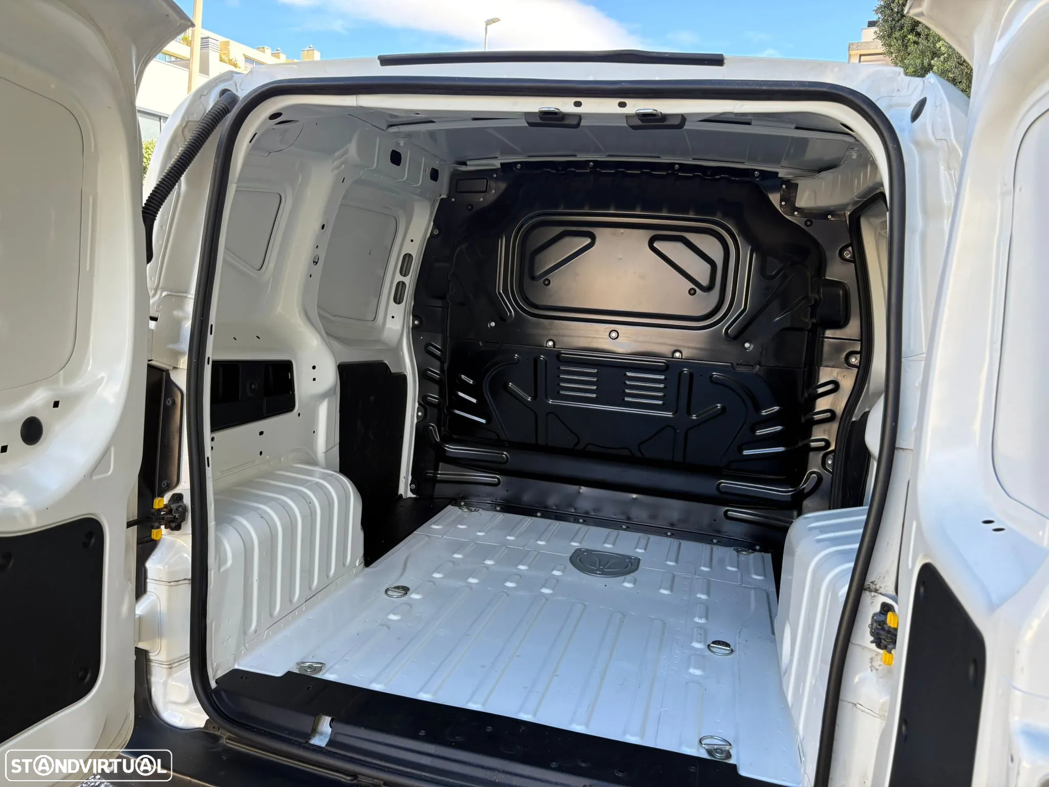 Fiat Fiorino 1.3 M-Jet - 13