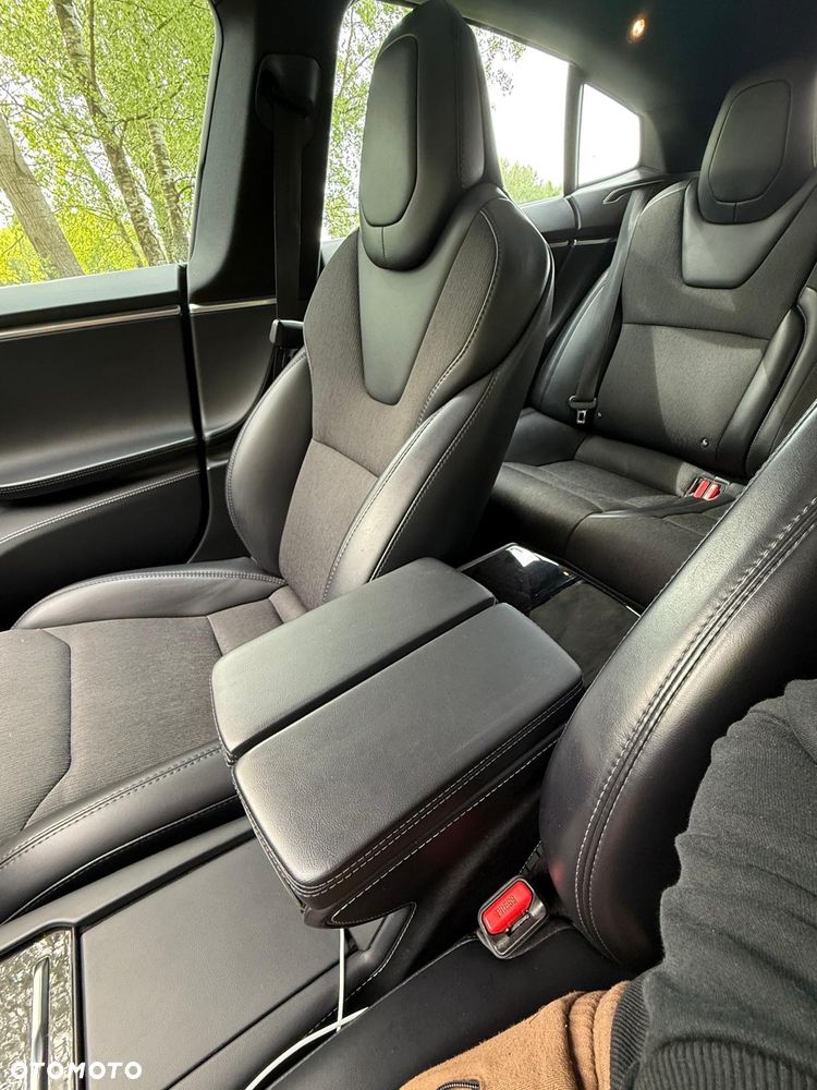 Tesla Model S - 18