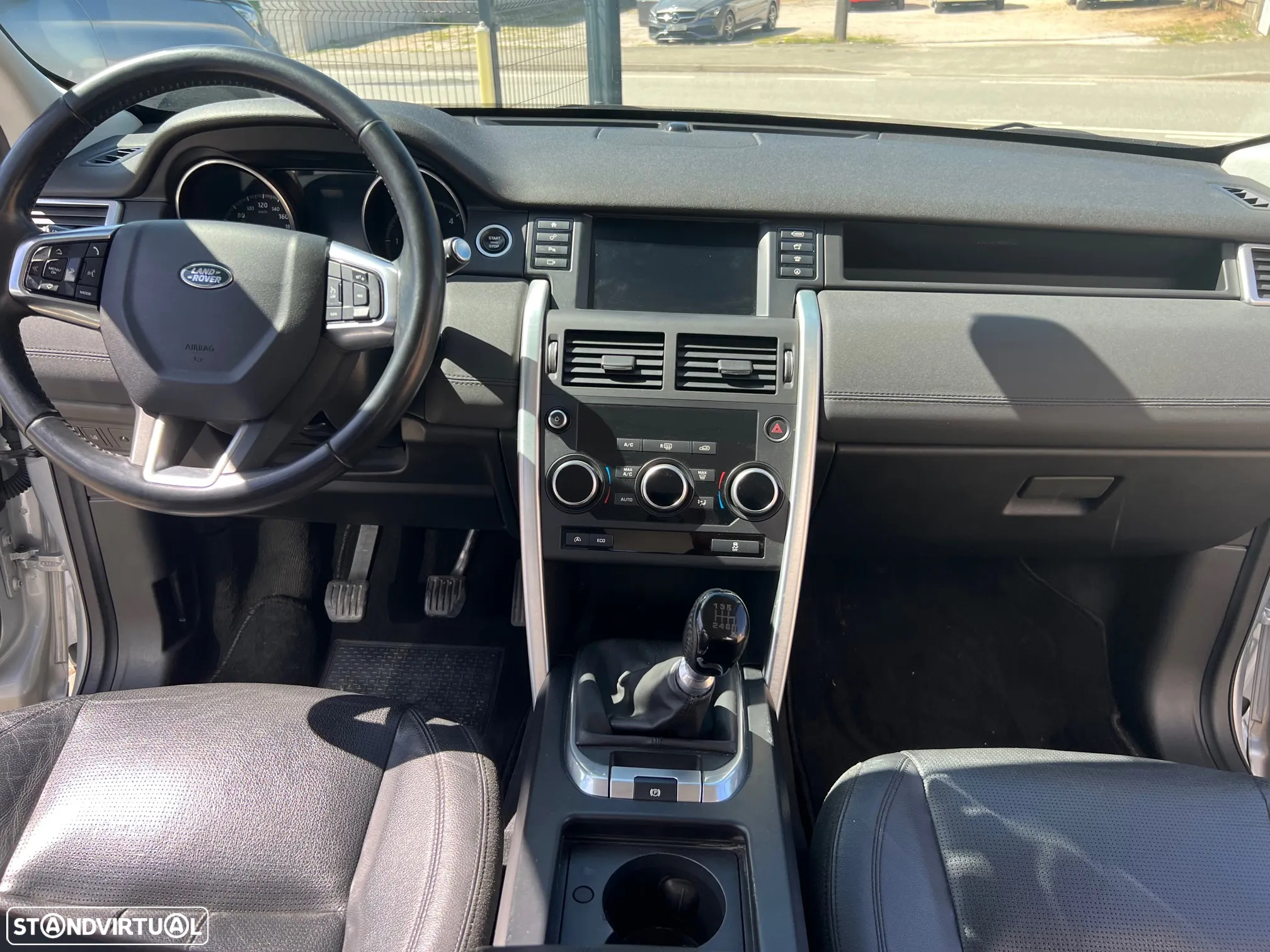 Land Rover Discovery Sport 2.0 eD4 HSE - 42