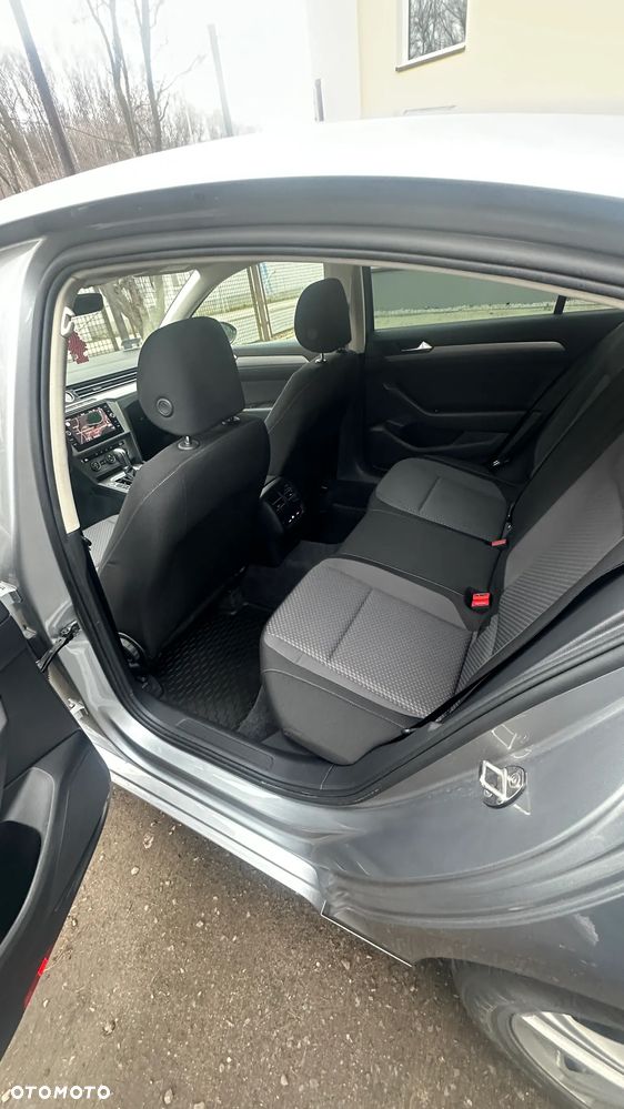 Volkswagen Passat - 10