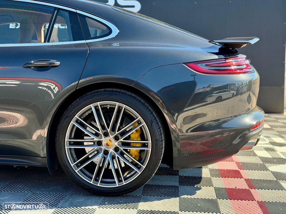 Porsche Panamera Turbo - 37