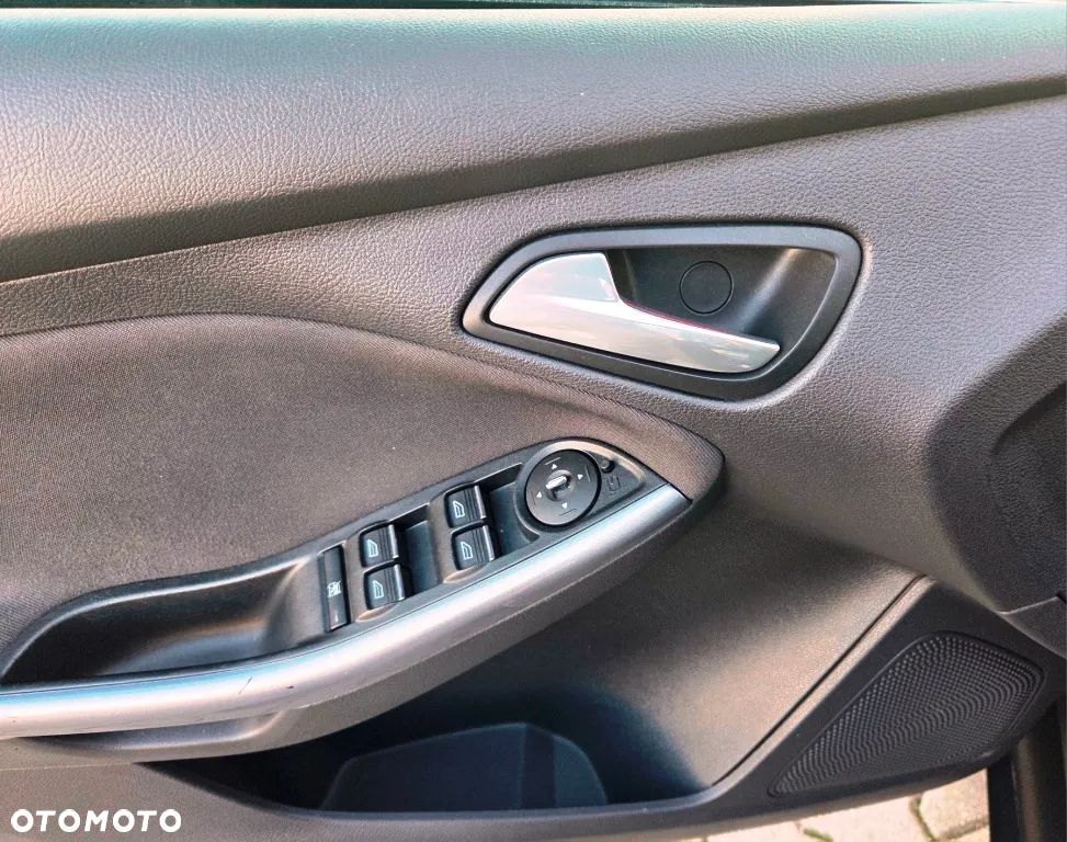 Ford Focus 1.6 EcoBoost Titanium - 23