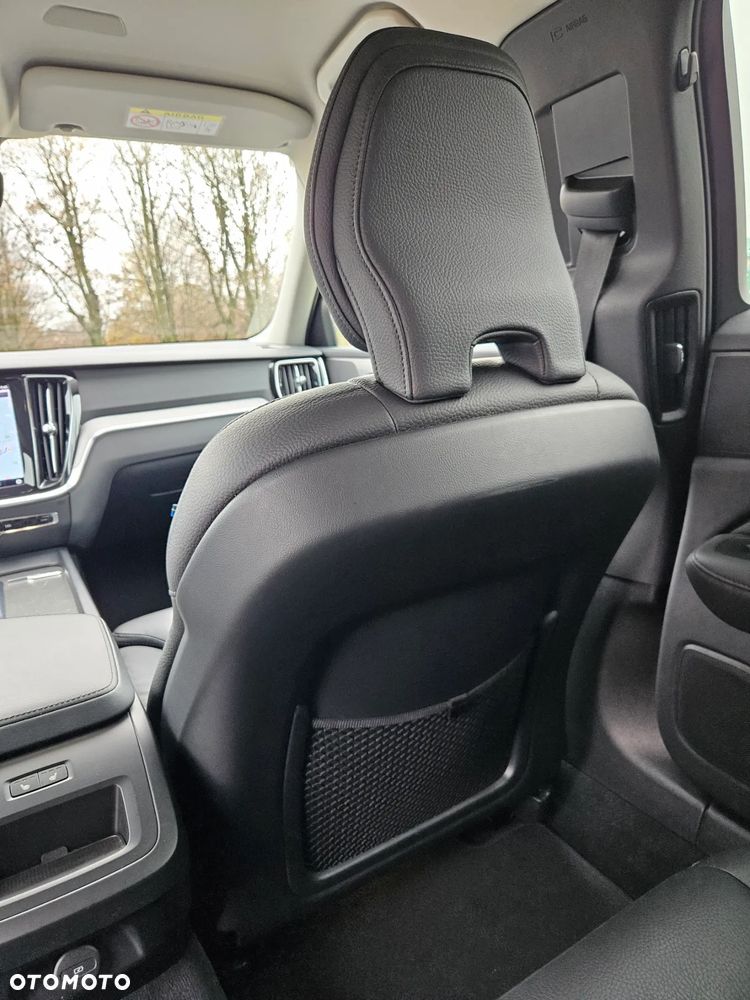 Volvo V60 B4 B Plus Dark - 31