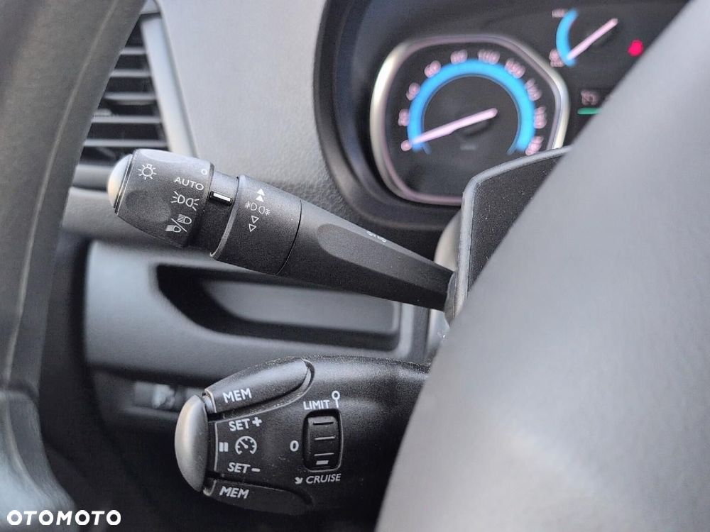 Peugeot e-Expert - 18