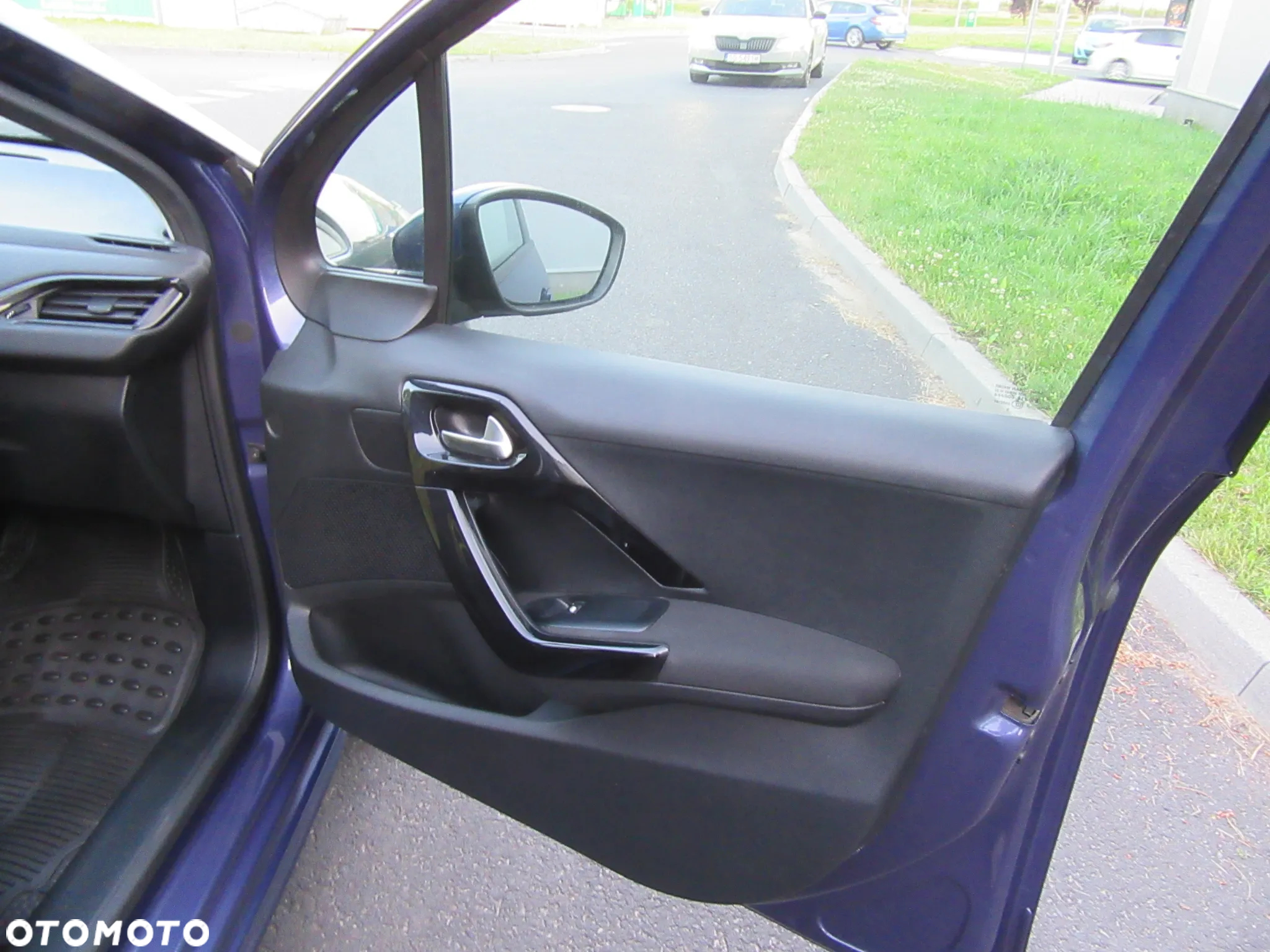 Peugeot 208 1.2 PureTech Allure - 12
