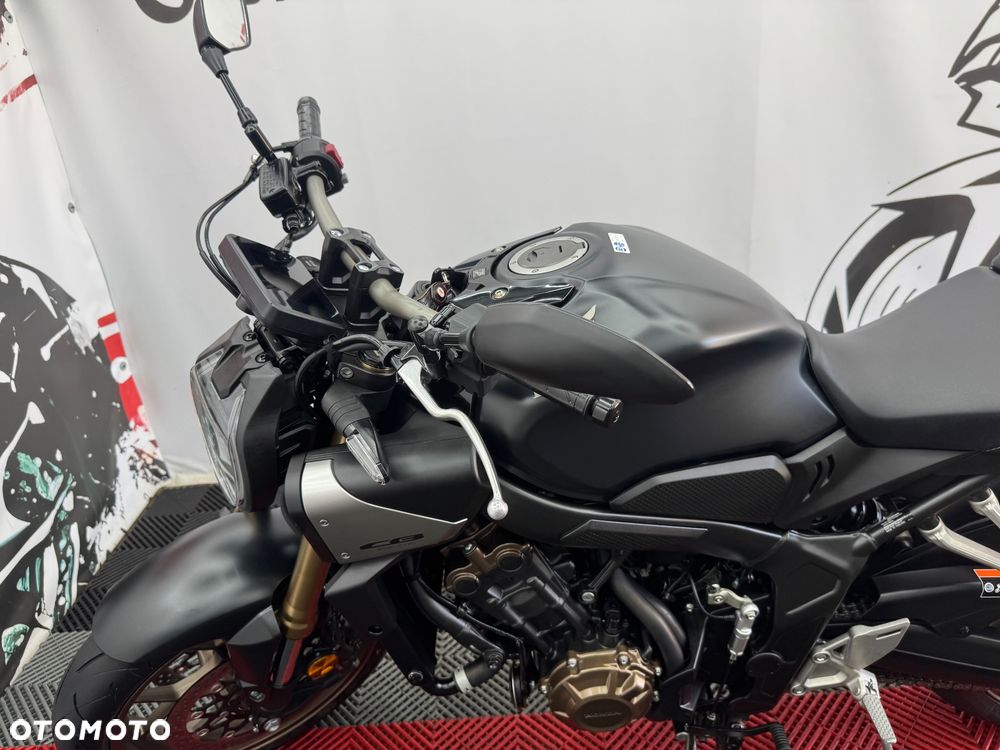 Honda CB - 12