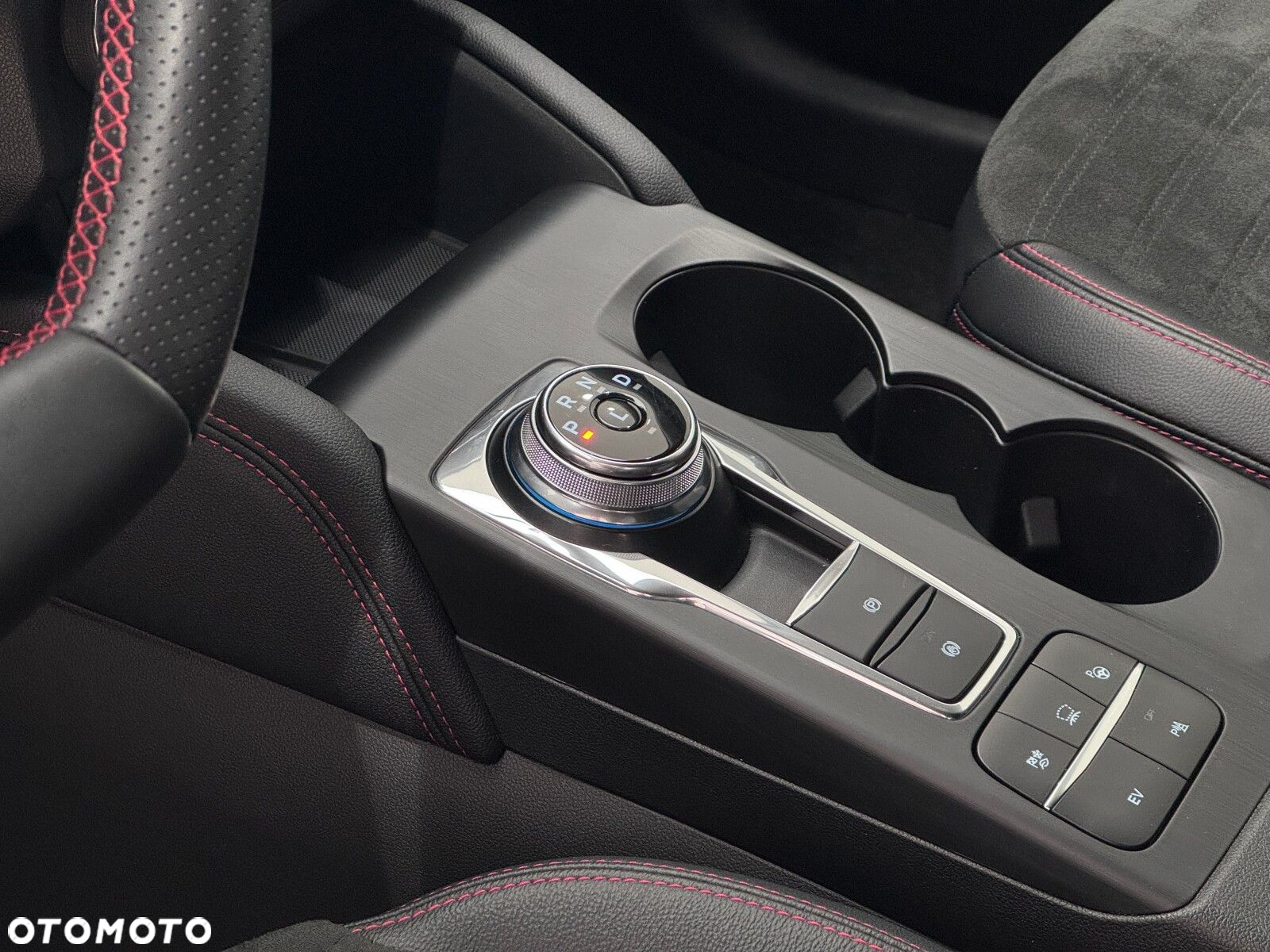 Ford Kuga - 9
