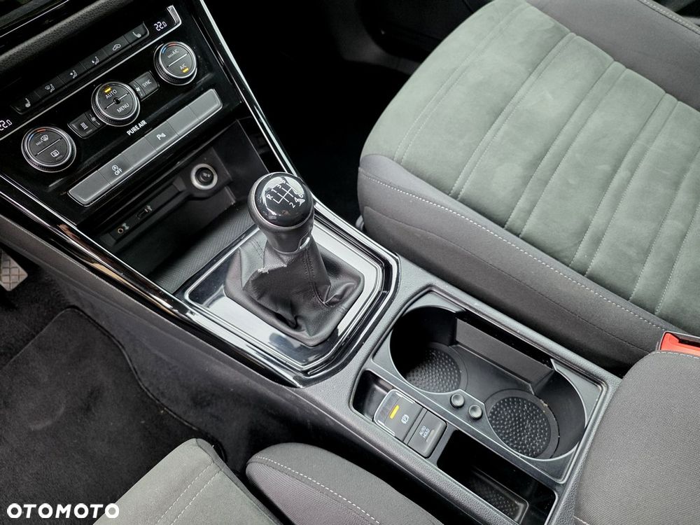 Volkswagen Touran 2.0 TDI BMT Highline - 16