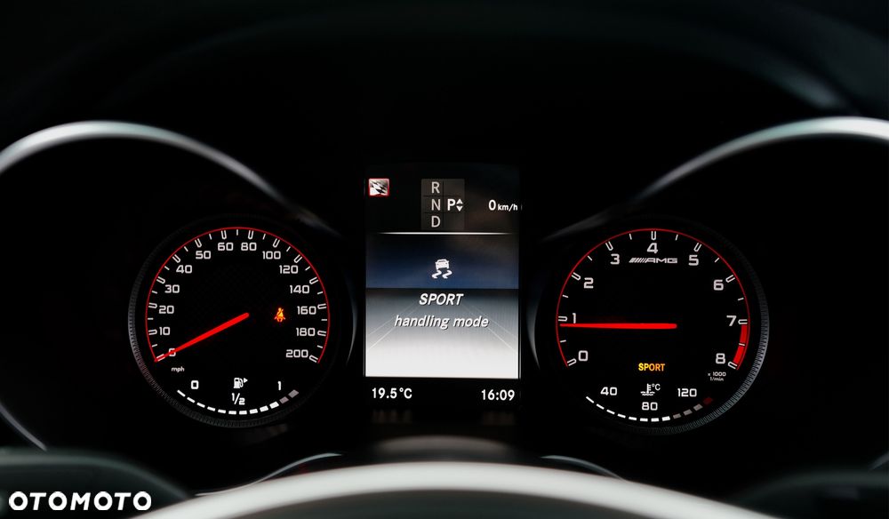 Mercedes-Benz Klasa C AMG 63 S AMG Speedshift 7G-MCT - 29