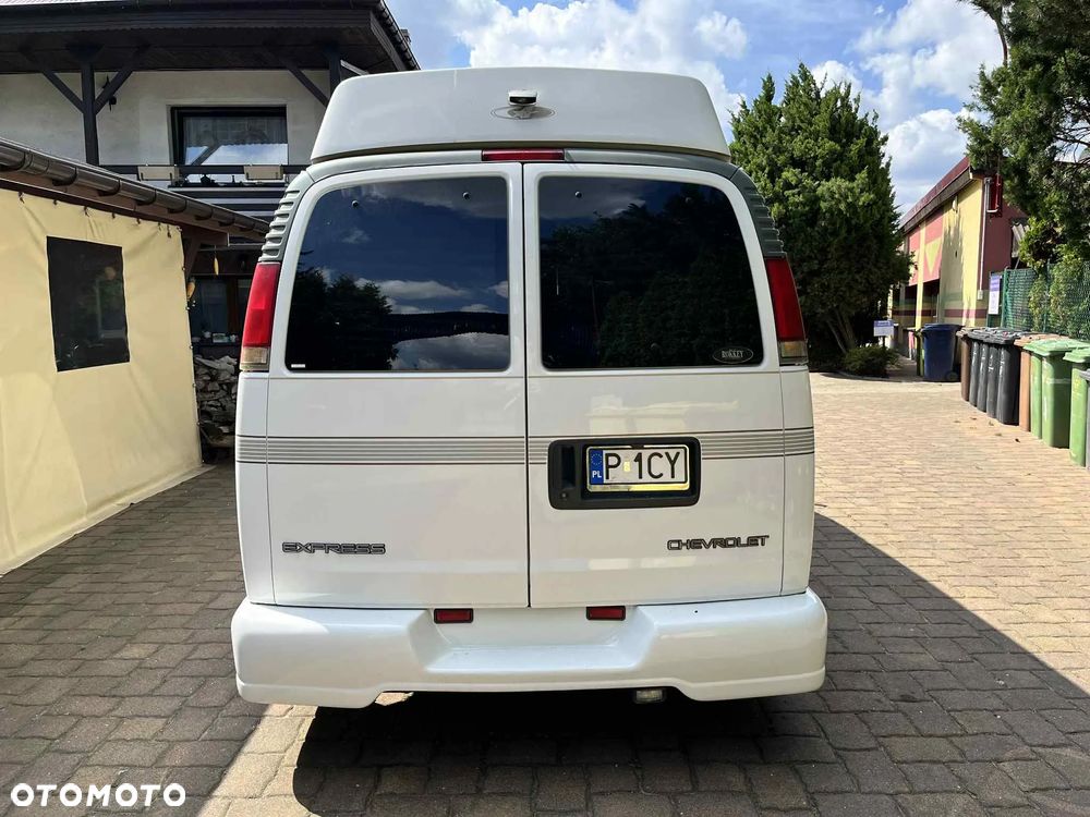Chevrolet Express - 6