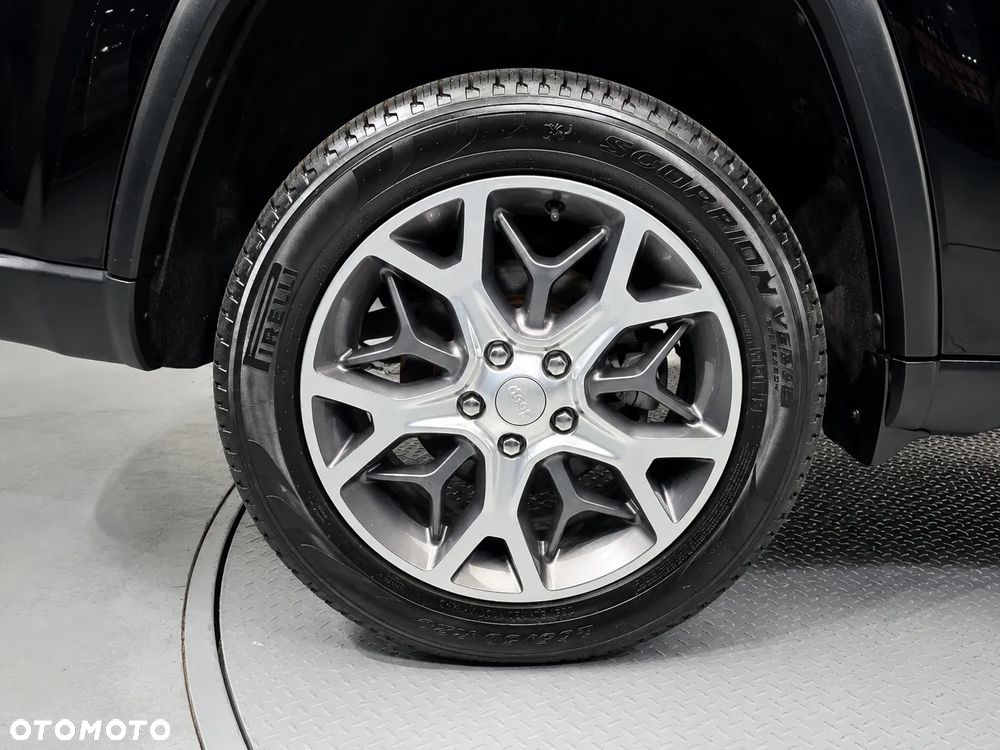 Jeep Grand Cherokee - 14