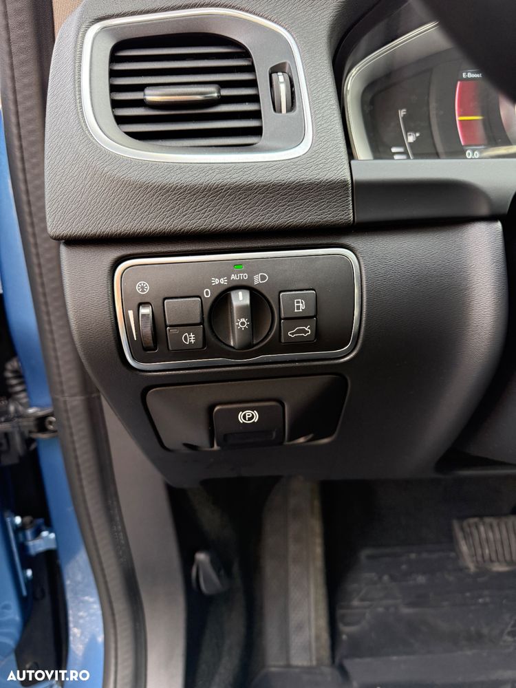 Volvo V60 D6 Plug-In-Hybrid AWD Geartronic Momentum - 23