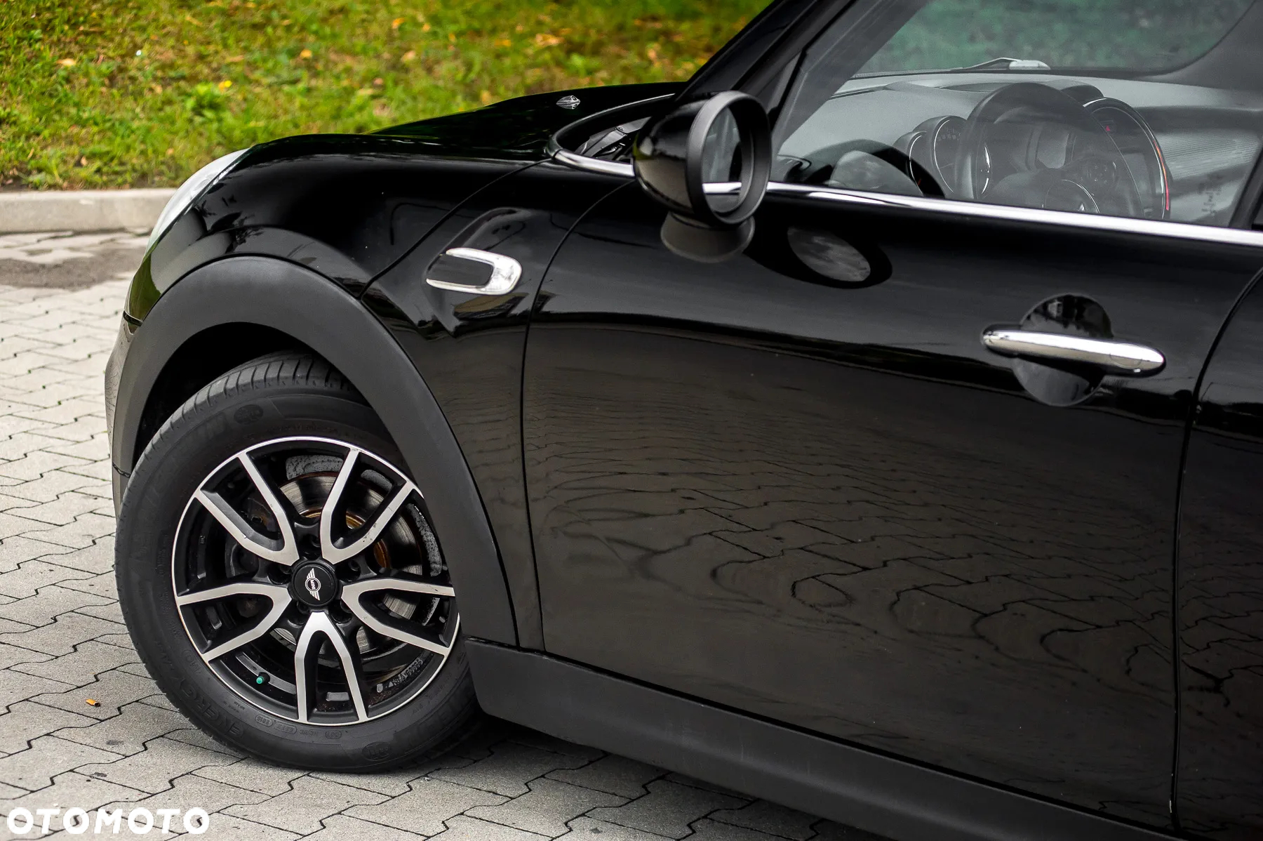 MINI Cooper Essential Trim - 35