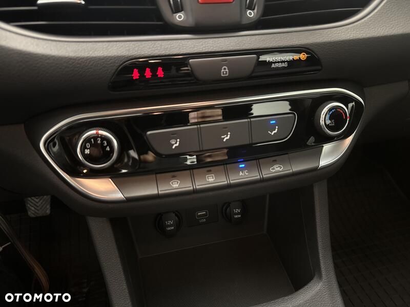 Hyundai i30 1.5 DPI Modern - 16