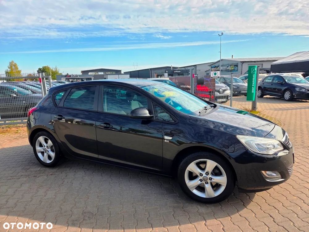 Opel Astra 2012 photo 4